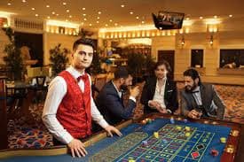 Mobile phone displaying Egypt's Book of Mystery bonus free-spin round